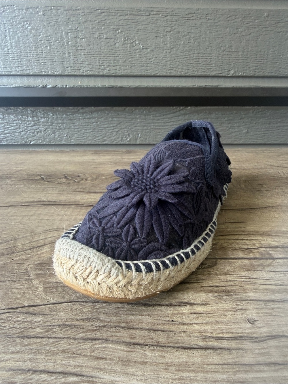 Tory Burch Women’s Espadrille Slip-On Shoe with Floral Applique size 7.5